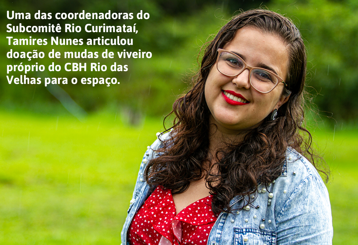 Uma das coordenadoras do Subcomitê Rio Curimataí, Tamires Nunes articulou doação de mudas de viveiro próprio do CBH Rio das Velhas para o espaço. 