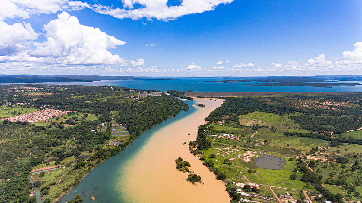 23% da água superficial no Brasil são de reservatórios e represas artificiais, como a Represa de Três Marias, na região Central de Minas Gerais.
