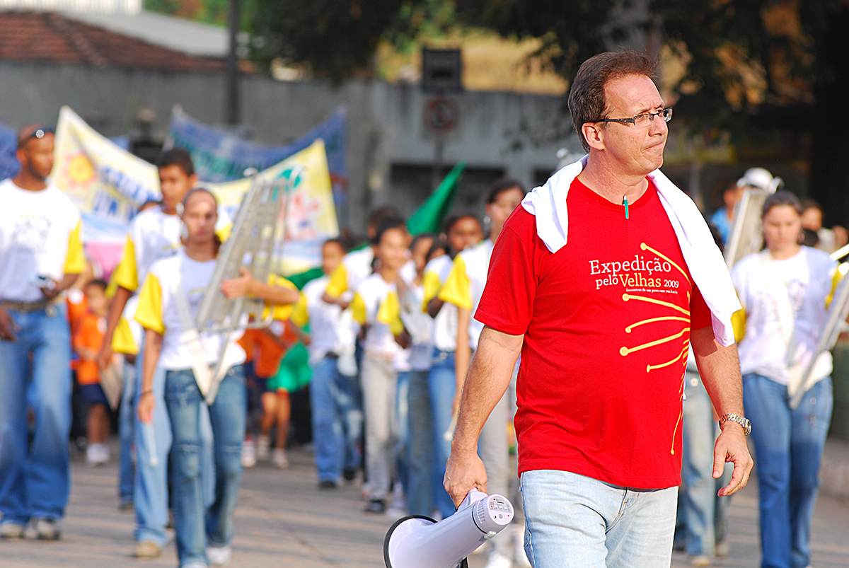Mobilizações sociais do Projeto Manuelzão, como as Expedições pelas águas do Rio das Velhas, envolveram a sociedade e inseriram a revitalização na agenda política.