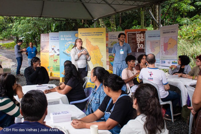 CBH Rio das Velhas fortalece a educação ambiental em festival da UFMG com lançamento de livro e práticas socioambientais